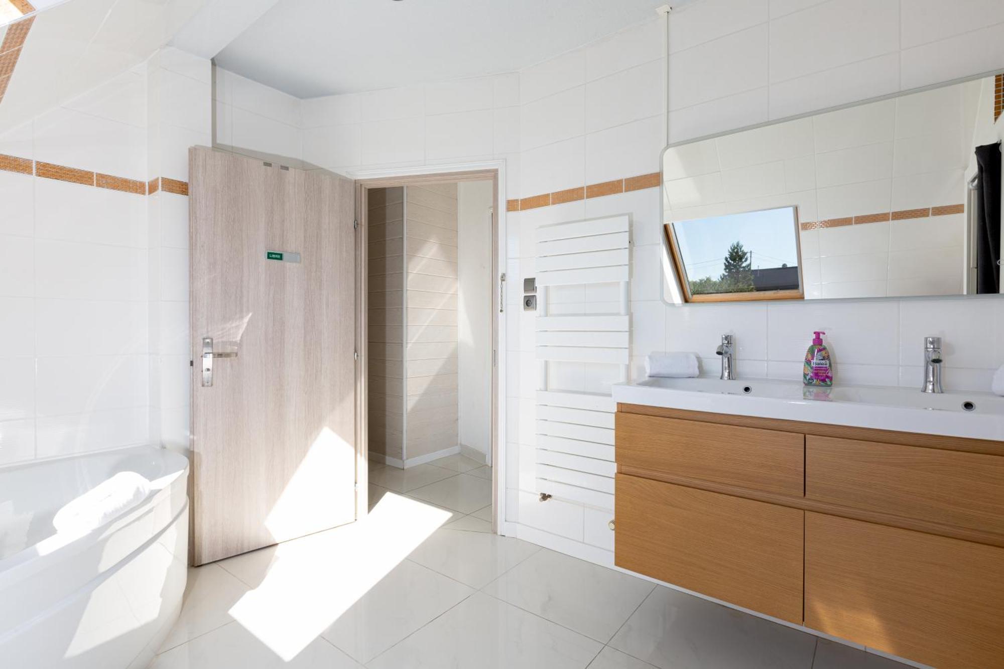 Gites Spa Strasbourg - Villa Cerf - Spa Prive, Sauna, Borne D'Arcade, Babyfoot Ittenheim Exterior photo